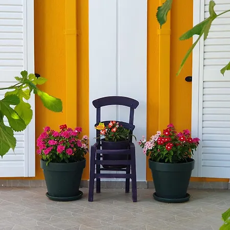 Theyellow House Fully Equipped 2br Andipáta